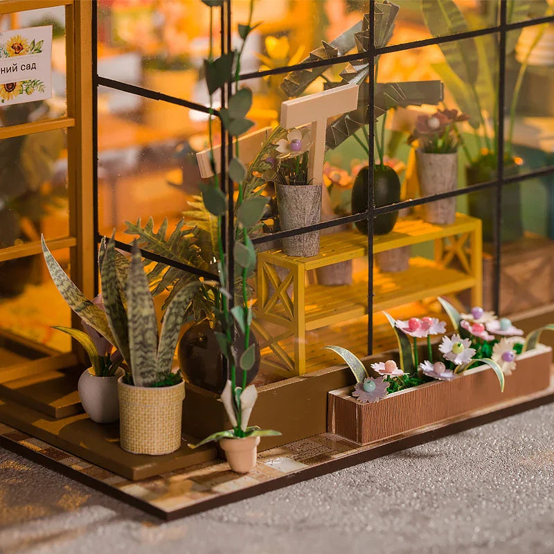 GREENHOUSE DOOLHOUSE