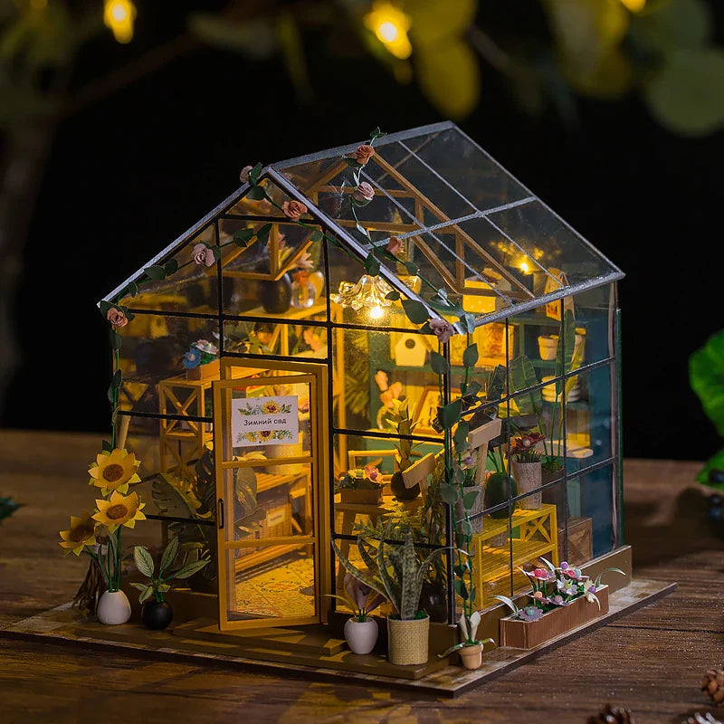 GREENHOUSE DOOLHOUSE