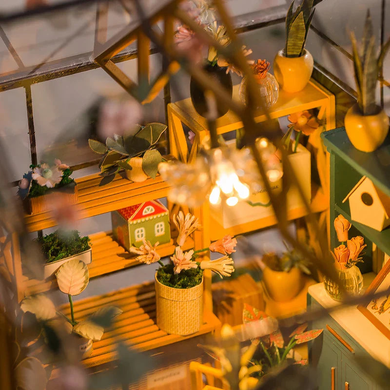 GREENHOUSE DOOLHOUSE