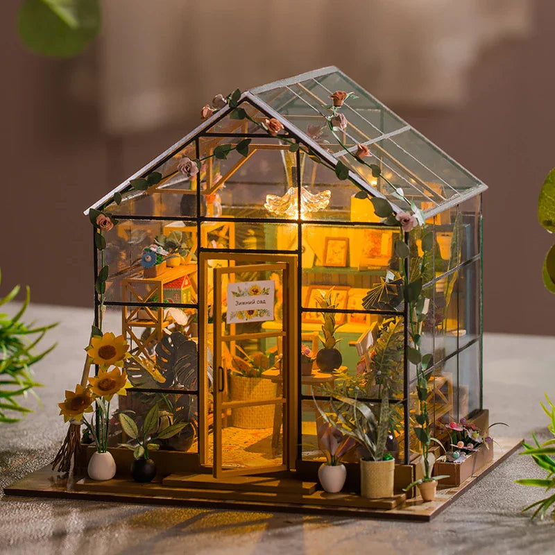 GREENHOUSE DOOLHOUSE