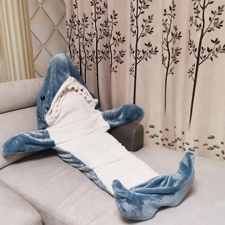 WEARABLE SHARK BLANKET